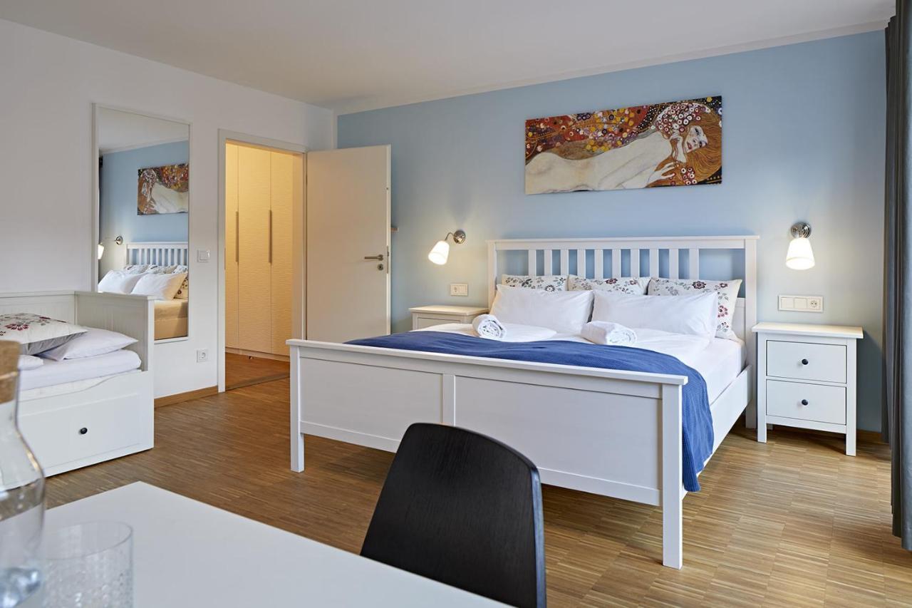 Nonstop Hotel Augsburg - Ubernacht - Hostelhotelhome Bagian luar foto