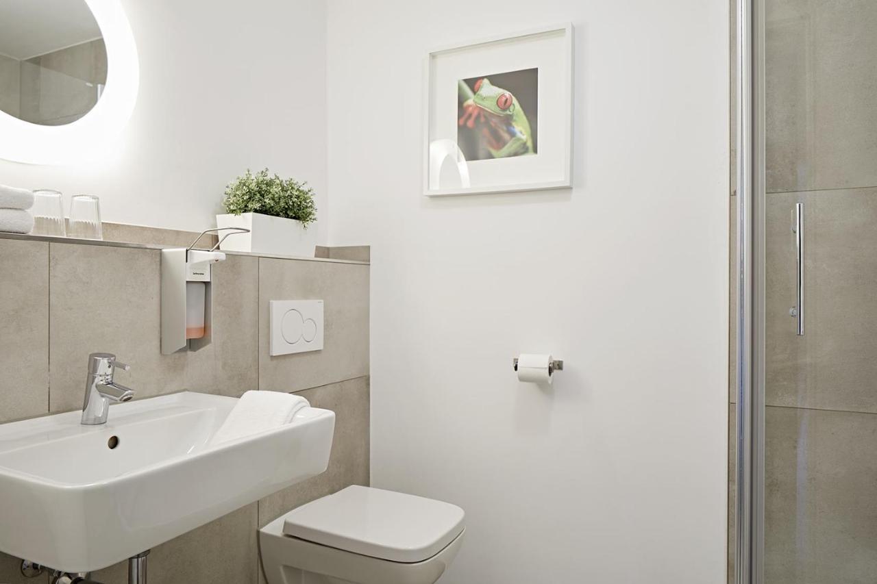 Nonstop Hotel Augsburg - Ubernacht - Hostelhotelhome Bagian luar foto