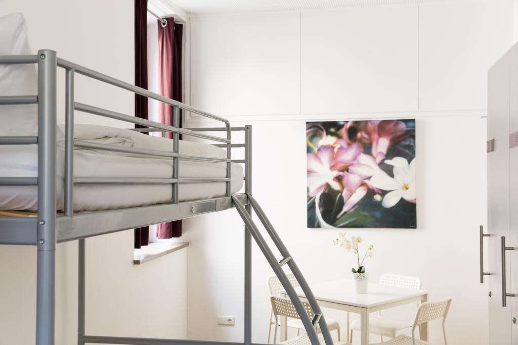 Nonstop Hotel Augsburg - Ubernacht - Hostelhotelhome Bagian luar foto