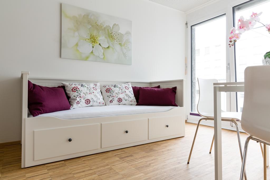 Nonstop Hotel Augsburg - Ubernacht - Hostelhotelhome Bagian luar foto
