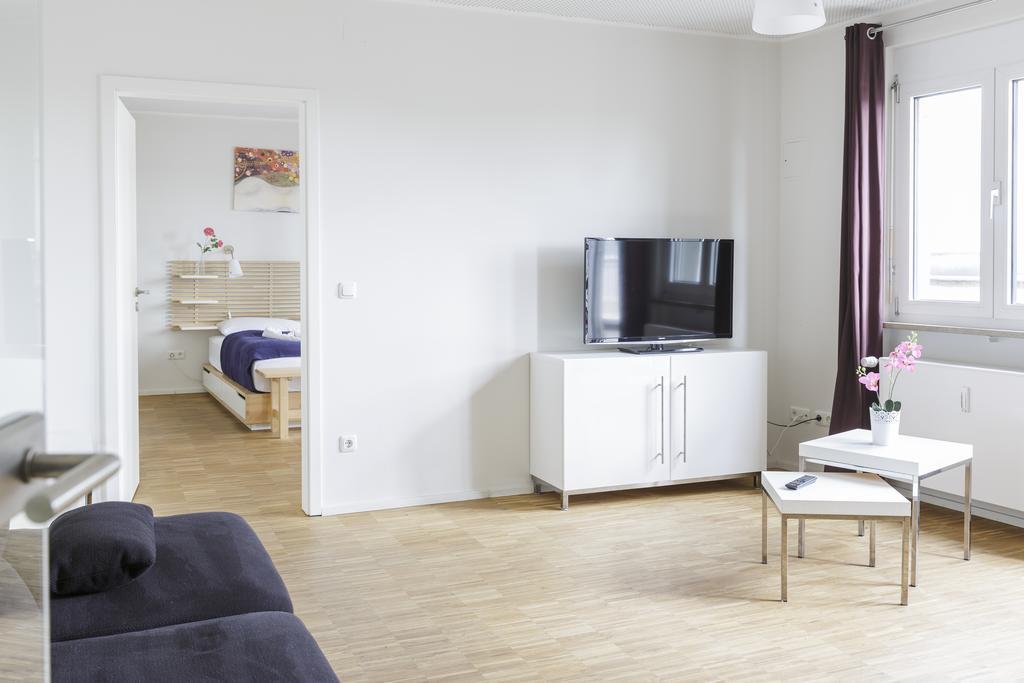 Nonstop Hotel Augsburg - Ubernacht - Hostelhotelhome Bagian luar foto