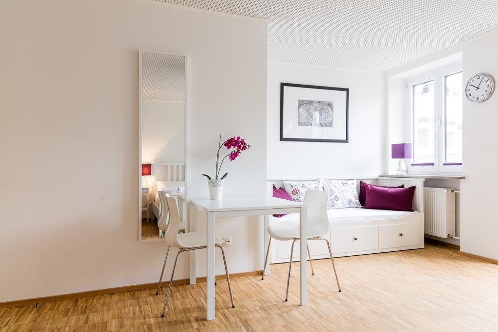 Nonstop Hotel Augsburg - Ubernacht - Hostelhotelhome Bagian luar foto