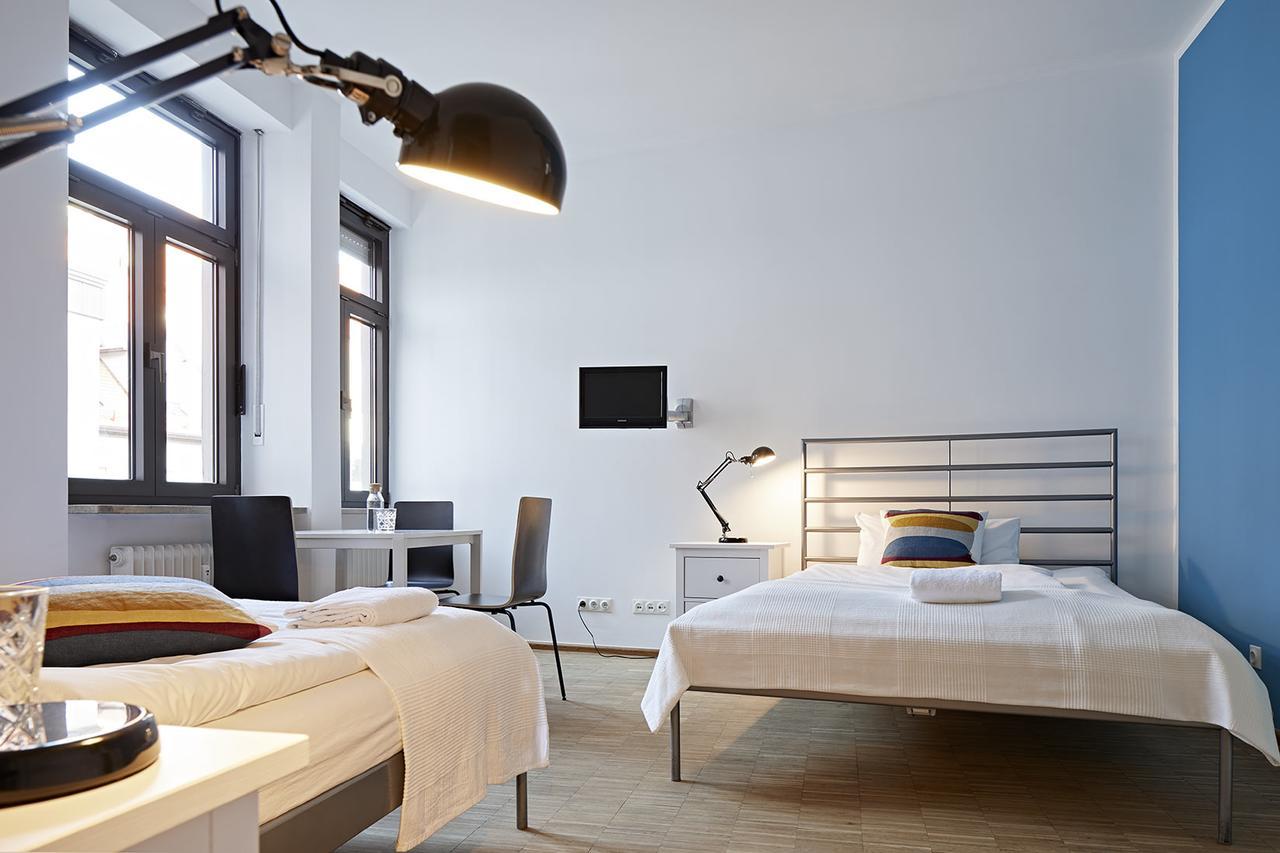 Nonstop Hotel Augsburg - Ubernacht - Hostelhotelhome Bagian luar foto