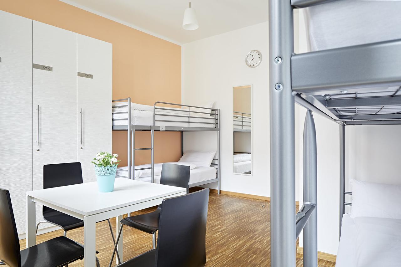 Nonstop Hotel Augsburg - Ubernacht - Hostelhotelhome Bagian luar foto