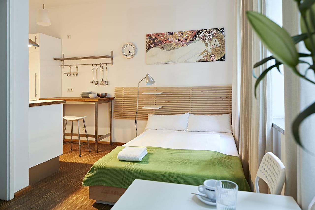 Nonstop Hotel Augsburg - Ubernacht - Hostelhotelhome Bagian luar foto