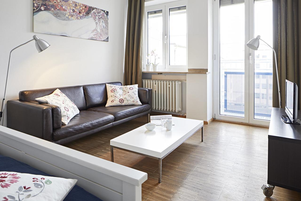 Nonstop Hotel Augsburg - Ubernacht - Hostelhotelhome Bagian luar foto