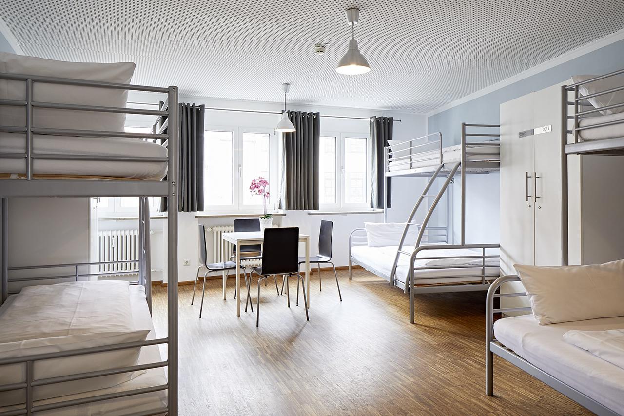 Nonstop Hotel Augsburg - Ubernacht - Hostelhotelhome Bagian luar foto