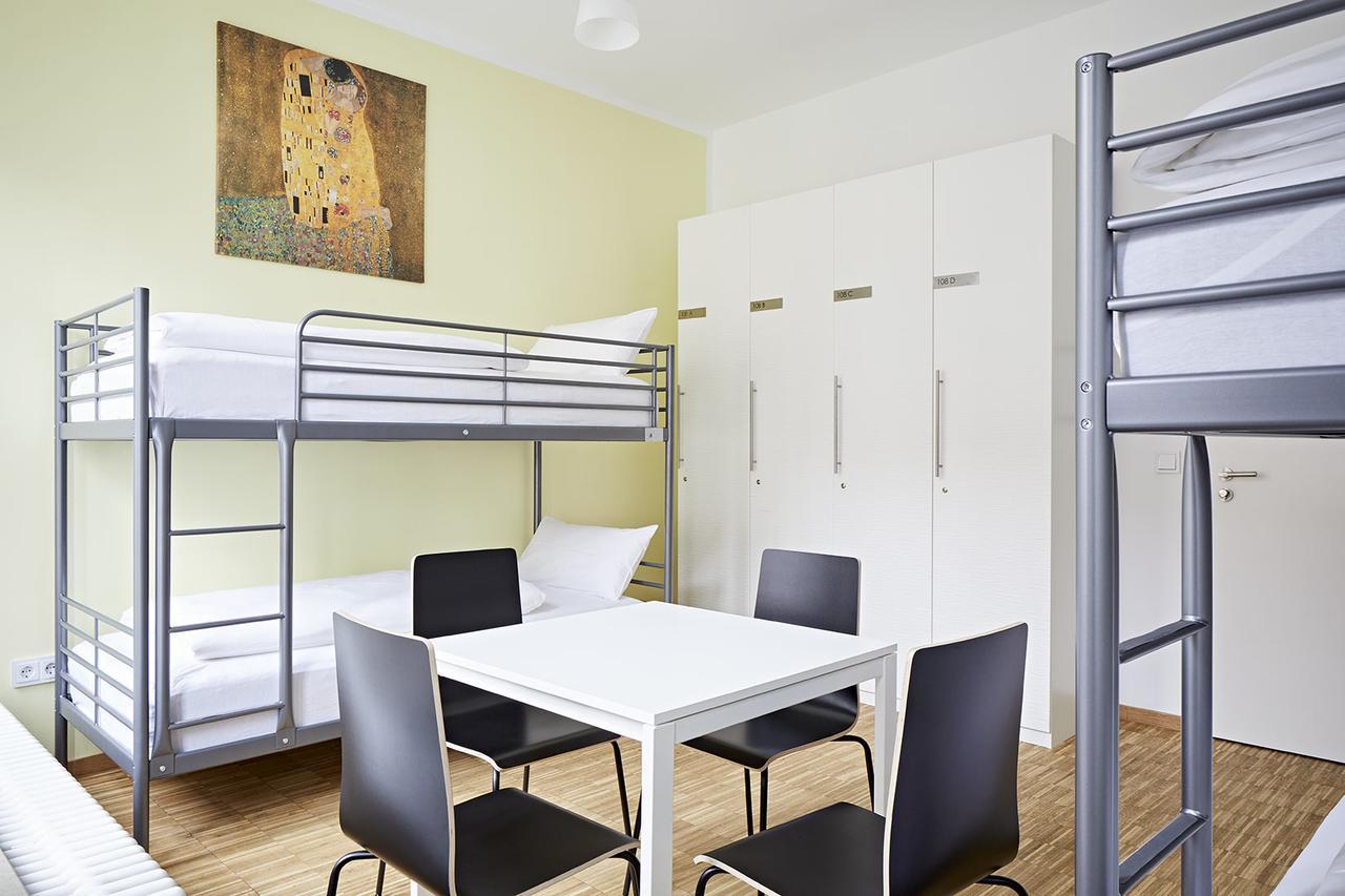 Nonstop Hotel Augsburg - Ubernacht - Hostelhotelhome Bagian luar foto