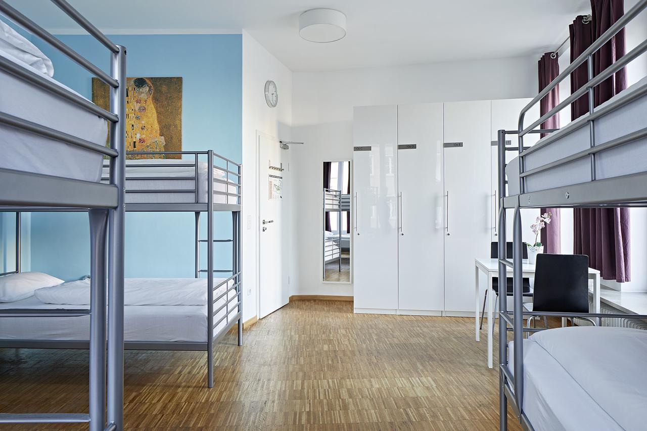 Nonstop Hotel Augsburg - Ubernacht - Hostelhotelhome Bagian luar foto