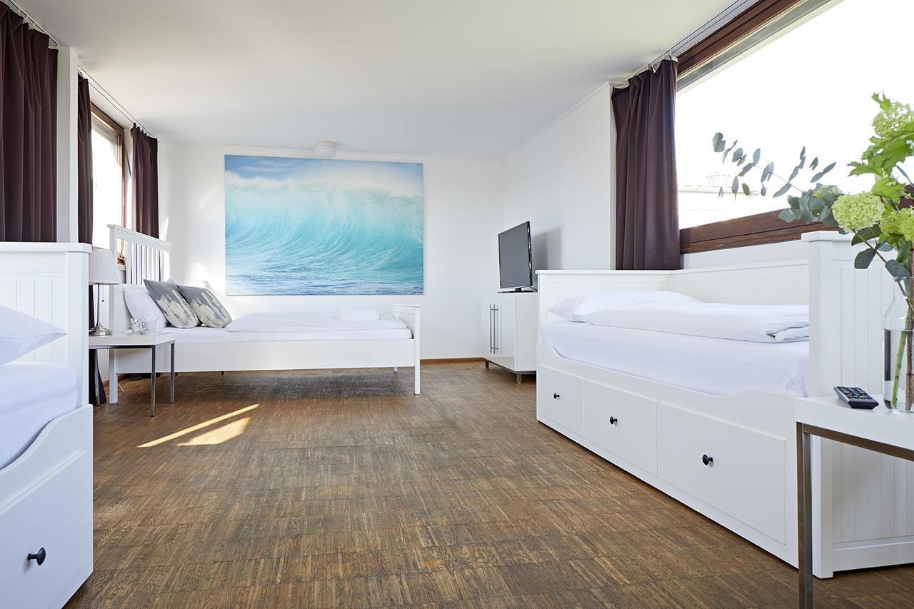 Nonstop Hotel Augsburg - Ubernacht - Hostelhotelhome Bagian luar foto