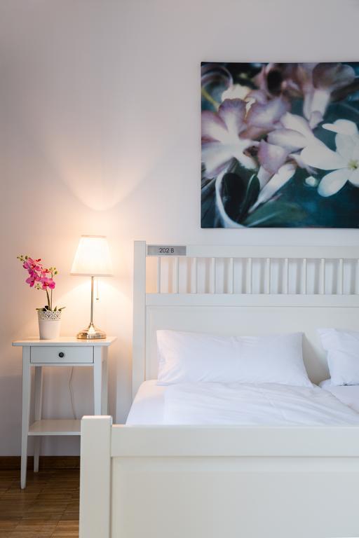 Nonstop Hotel Augsburg - Ubernacht - Hostelhotelhome Ruang foto